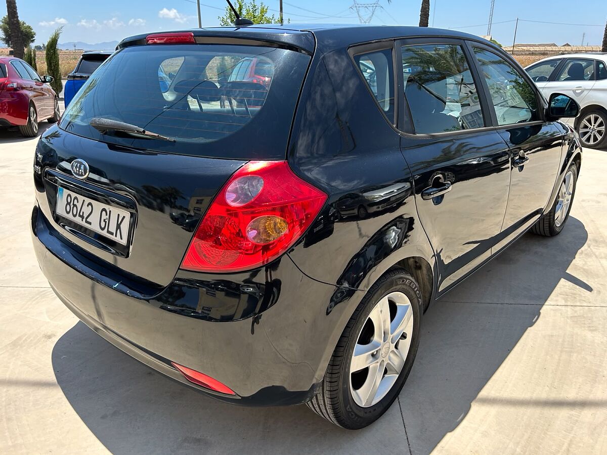 KIA CEED COMFORT 1.4 SPANISH LHD IN SPAIN 118000 MILES SUPERB LITTLE CAR 2009